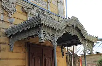 Металлический козырёк.