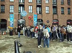 Вход в музей Битлз в Ливерпуле