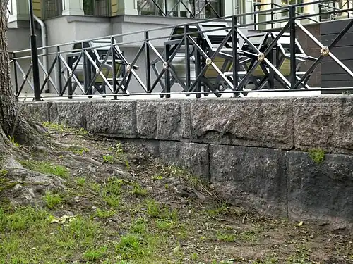 Открытая веранда на старом фундаменте