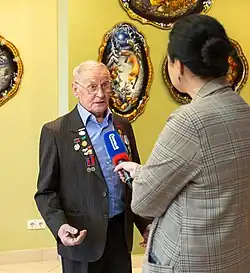 Вячеслав Иванович Летков на вернисаже своей выставки, октябрь 2019 г.