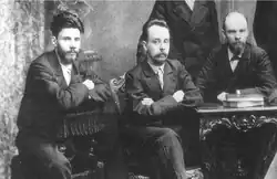 слева направо (сидят): В. В. Старков, Г. М. Кржижановский, В. И. Ульянов