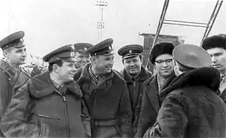 Слева направо в первом ряду Ю.Гагарин,  А. Кириллов, Е.Шабаров (в очках) на космодроме перед стартом космического корабля «Восход-2» (март 1965 года).