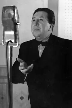 Георгий Абрамов у микрофона, 1950-е годы