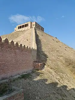 Резиденция губернаторов и крепостная стена