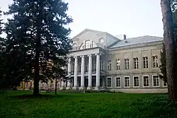 Парадный фасад дворца