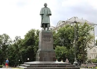 Памятник Николаю Васильевичу Гоголю в Москве на Гоголевском бульваре