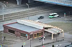 Входной павильон станции метро «Проспект Победы» со стороны ресторана «Вкусно - и точка» (быв. «Макдоналдс») (ноябрь 2018)