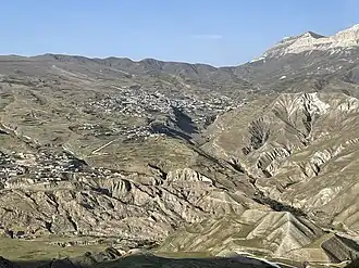 Гунха (на переднем плане)