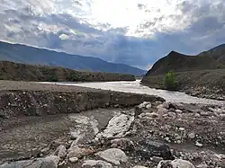 В конце весны река всё ещё достаточно быстра