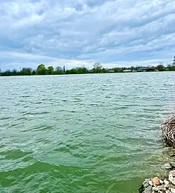 Кулары. Вид со стороны одного из многочисленных рыбных хозяйств.