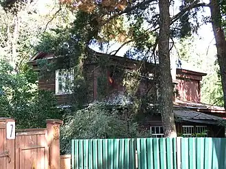 Вид дачи-музея с улицы Новикова-Прибоя.