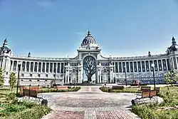 Дворцовая площадь и Дворец земледельцев