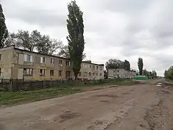 Двухэтажные дома в центральной части посёлка