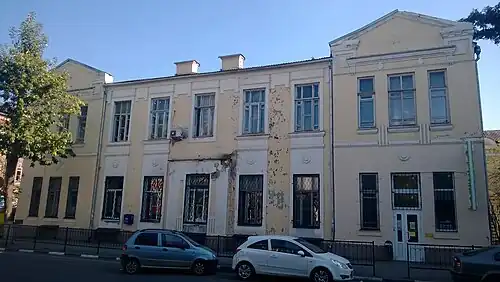 Двухэтажный корпус больницы