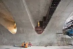 Ниши-кессоны освобождаются от опалубки