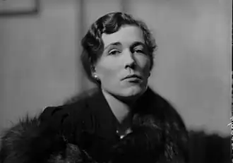 Джорджетт Хейер в 1939 году. Фотограф Говард Костер (1885—1959)