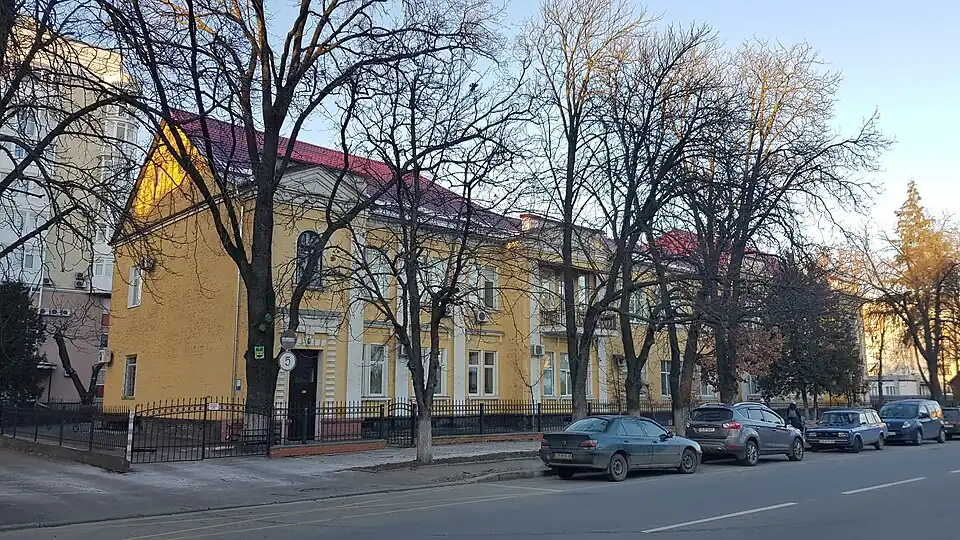 Дом дворянской семьи ГортинскихПамятник природы — вековой дуб