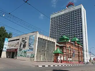 Дом офицеров и гостиница "Венец".