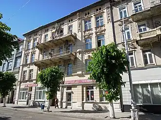 Дом со скульптурой рыцаря