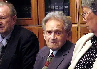 М. Д. Дорфман (в центре), М. И. Новгородова, А. А. Черников.Минералогический музей им. А.Е. Ферсмана. 6 июня 2006 г.