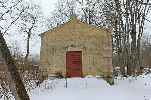 Одна из часовен рядом с каплицей (2021)