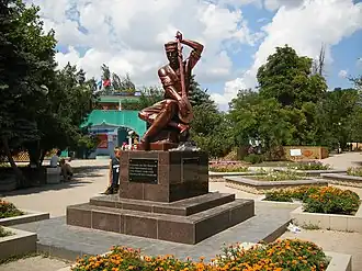 Памятник Ашику Умеру.