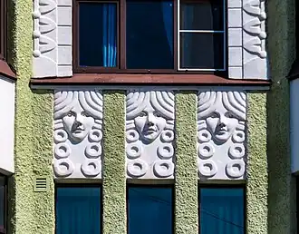 Барельефы на фасаде