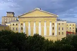 Задний фасад дворца