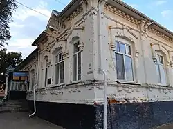 Здание, где учились герои Советского союза Л.С. Журавлев и Н.В. Кутенко: улица Мопра, 65,  Майкоп, Адыгея