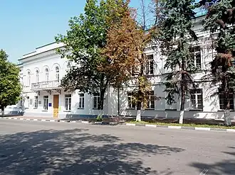 Здание бывшей гимназии.