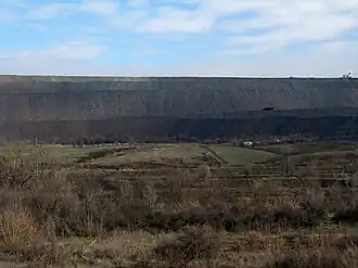 Остатки села, засыпаемые отвалом