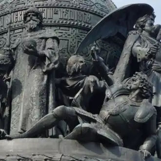 Иван III и ливонский рыцарь (фрагмент памятника Тысячелетие России)