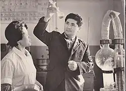 Ирисметов Махмуд Пайзахметович в лаборатории