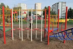 Игровая площадка в Детском парке по улице Сыртлановой (сентябрь 2012). Демонтирована в ходе реконструкции парка в 2017 году