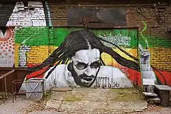Граффити на территории лофта «Фабрика Алафузова»