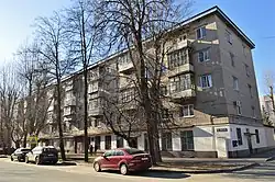 Пятиэтажная «хрущёвка» серии 1-447: ул. Курчатова, 10 (апрель 2021)