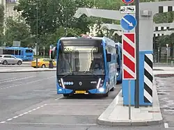 КамАЗ-6282  образца 2024 года на зарядке на конечной остановке «Киевский вокзал», 2024