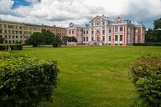 Сквер перед Кикиными палатами на месте бывшей площади