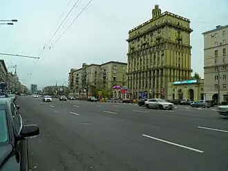 Фасад здания, в котором расположен кинотеатр «Пионер»