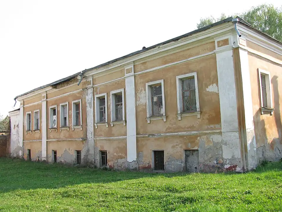 дом во дворе