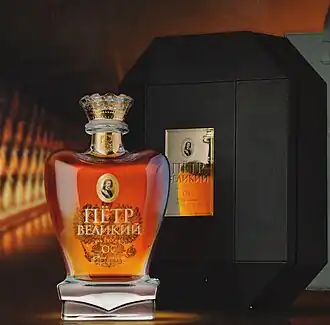 Бутылка коньяка «Пётр Великий» с элементами позолоты