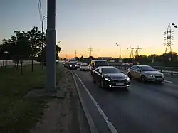 Вид на Косинское шоссе в сторону СВХ приблизительно в 300 м к западу от метро Улица Дмитриевского«Улица Дмитриевского»