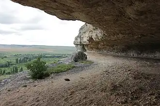 Скальные навесы в Красной балке (северо-западный участок массива Ак-каи)