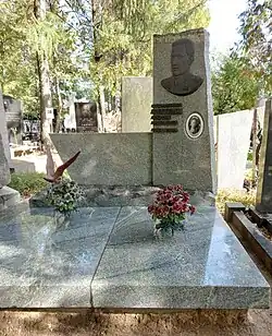 Могила контр-адмирала Кручёных А. В. на Кунцевском кладбище Москвы