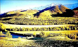 Курайская котловина в начале сентября. Видны отроги Северо-Чуйского хребта. Сентябрь 1998 г.