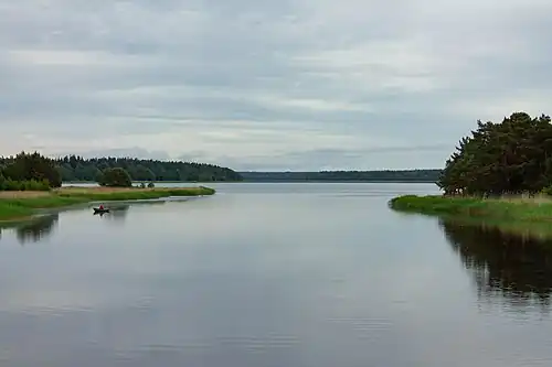 Вид на озеро с моста через Липовскую протоку