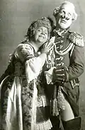 К.Ф.Комиссарова-графиня Пальматика, П.М.Журавленко-полковник Оллендорф ("Нищий студент" К.Миллёкера). Михайловский театр.1918