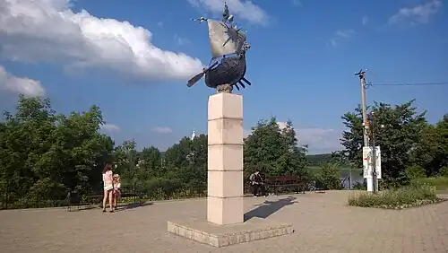 Стела в виде ладьи Ермака
