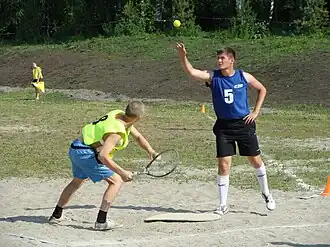 Накидывание мяча при ударе.