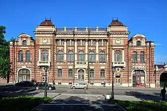 Фасад Дома офицеров.